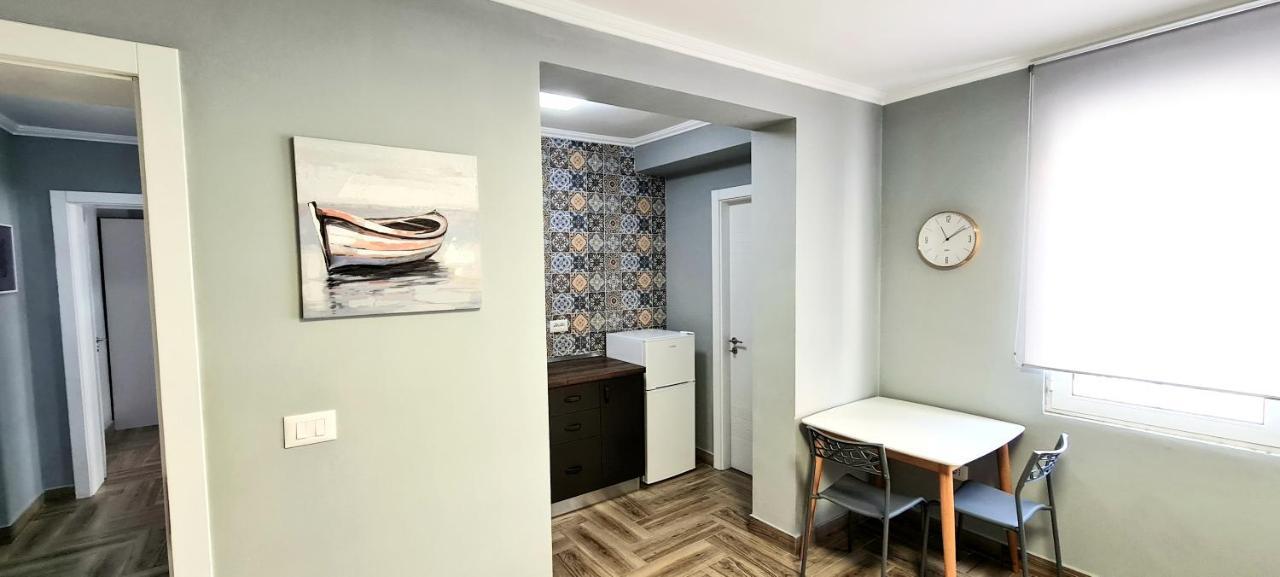 2V1 - 21 Dhjetori Apartamento Tirana Exterior foto
