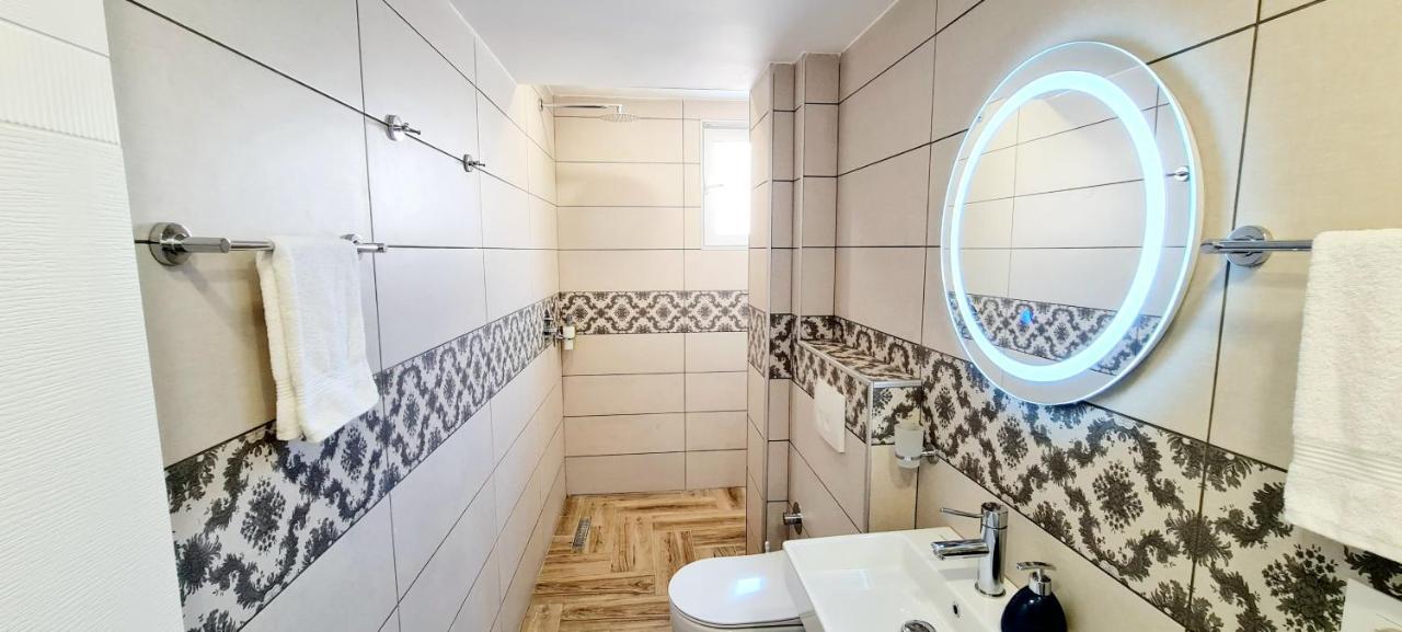 2V1 - 21 Dhjetori Apartamento Tirana Exterior foto