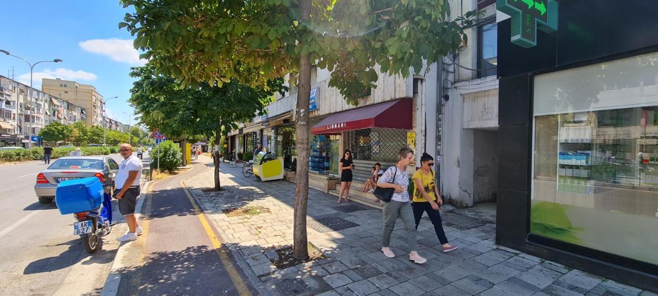 2V1 - 21 Dhjetori Apartamento Tirana Exterior foto